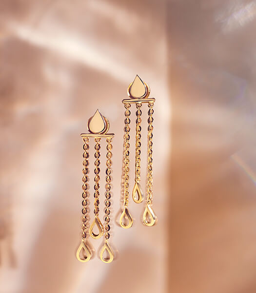 Lightweight gold earrings