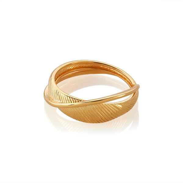 Definitive Style Guide - 18K Gold Interlaced Promise Ring