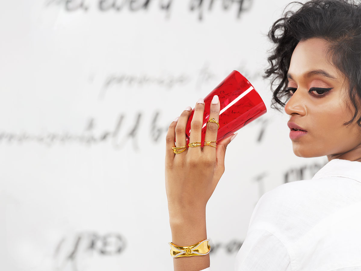 The elegance of real gold in everyday wear