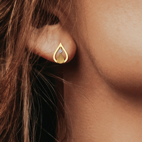 Prettiest Minimal Gold Stud this summer